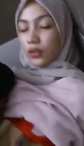 Video Sex Jilbab Pink Cantik Sange di Kamar Mandi